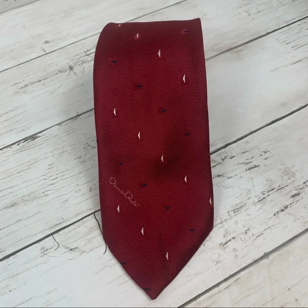 Oscar De La Renta Red Triangle Pattern Burgundy Career Workwear